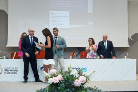 Reconocimiento especial a Elena Fernández Díaz en la Facultad de Marketing y Gestión. Campus de Teatinos. Junio de 2025