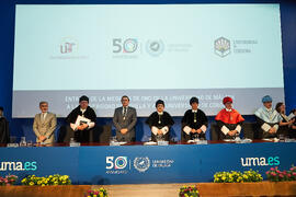 Mesa presidencial. Entrega de la Medalla de Oro de la Universidad de Málaga a la Universidad de Córdoba y de Sevilla. Paraninfo. Junio de 2023