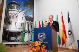 Miguel Porras en la imposición de la Medalla de Oro de la Universidad de Málaga a la Universidad de Granada. Paraninfo. Diciembre de 2016