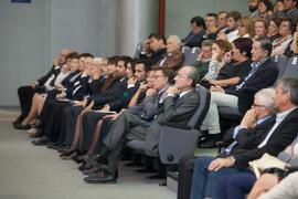 Asistentes al acto homenaje en recuerdo del profesor José María Troya. Salón de Actos de la Escuela Técnica Superior de Ingeniería Informática. Octubre de 2016