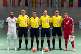 Capitanes y árbitros. Partido Omán contra Bielorrusia. 14º Campeonato del Mundo Universitario de Fútbol Sala 2014 (FUTSAL). Antequera. Julio de 2014