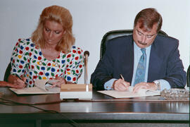 Firma del convenio de la Universidad de Málaga con la AECC. Julio de 1992