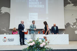 Reconocimiento especial a Elena Fernández Díaz en la Facultad de Marketing y Gestión. Campus de Teatinos. Junio de 2025