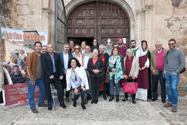 Foto de grupo tras el estreno del documental "Kristina, princesa de Noruega". Covarrubi...