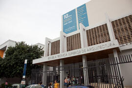 E.T.S de Arquitectura con cartel Conmemorativo del 10º Aniversario. Campus de El Ejido. Octubre d...