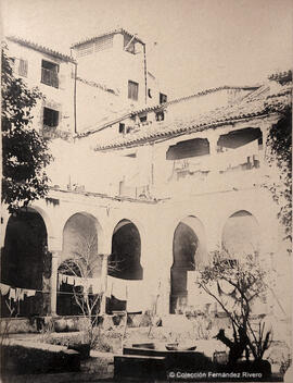 Sevilla, Monasterio Madre de Dios, claustro. Reynoso.