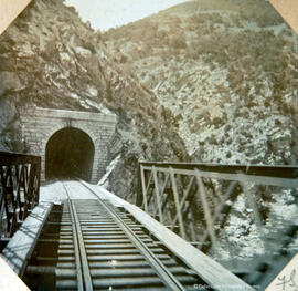 Gaucín (Málaga), puente del ferrocarril de Algeciras a Ronda, en las proximidades de la Cueva del Gato. Fotógrafo desconocido.