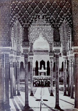 Granada, Alhambra, Patio de los Leones y fuente desde uno de los templetes. J. Laurent y Cia.