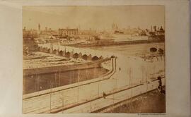 Valencia, Puente del Mar sobre el cauce del río Turia. Fotógrafo desconocido.
