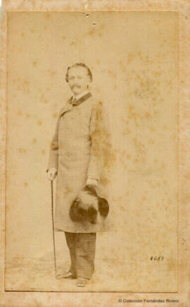 Madrid, retrato hombre con sombrero de copa en la mano y bastón en la otra, sin identificar.  J. Laurent.