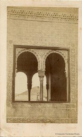 Granada, Alhambra, Torre de la Cautiva, ventanas ajimezadas desde el exterior. Dubois.