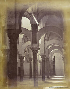 Córdoba, Mezquita, interior, bosque de columnas. Clifford.