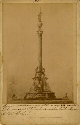 Barcelona. Reproducción de un dibujo con un proyecto de monumento a Cristóbal Colón. Fotógrafo desconocido.