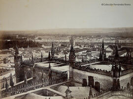 Sevilla, panorámica desde la Giralda, con los tejados de la Catedral, hacia el Guadalquivir y la Torre del Oro. Robert Peters Napper.