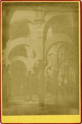 Córdoba, interior de la mezquita catedral. L. Masson.