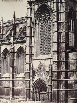 Batalha (Portugal), monasterio de Santa María de la Victoria de la Batalla, puerta y ventanal. J. Laurent.