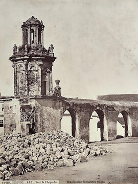 Évora (Portugal), torre y acueducto del Agua de Plata . J. Laurent.