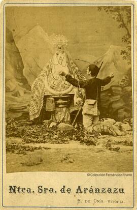 Vitoria (Álava), imagen de Nuestra Sra De Aránzazu con un pastor rezando. E. de Onís.