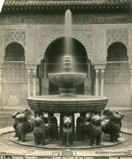 Granada, Alhambra, Patio de los Leones, fuente. Garzón fotógrafo.