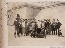 Málaga, Pantano del Agujero tras un grupo de excursionistas. Fotógrafo desconocido.