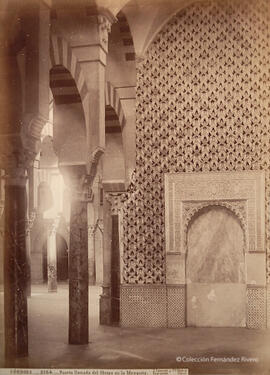 Córdoba, Mezquita, Puerta del Obispo o de San Miguel desde el interior. Jean Laurent.