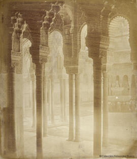 Granada, Alhambra, Patio de los Leones con la fuente. Masson.