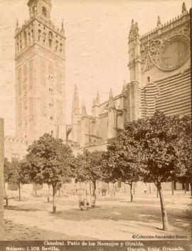 Sevilla, Patio de los Naranjos y Giralda. Garzón fot.