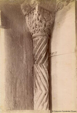 Salamanca, Catedral Vieja: Columna del claustro. Casiano Alguacil.