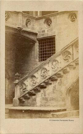 Barcelona, Palacio de la Generalitat de Cataluña, patio y escalera goticos. Fotógrafo desconocido.
