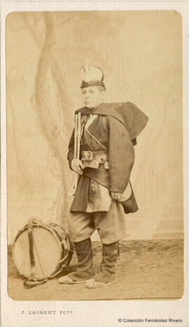 Madrid, retrato de militar de la infanteria española con tambor. J. Laurent.