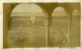 Sevilla, corrida de toros en la Maestranza. Léon et Lévy.