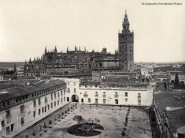 Sevilla, Patio de Banderas y Catedral. Frank Mason Good.