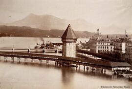 Lucerna (Suiza), Puente de la Capilla sobre el Lago de los Cuatro Cantones. Fotógrafo desconocido.