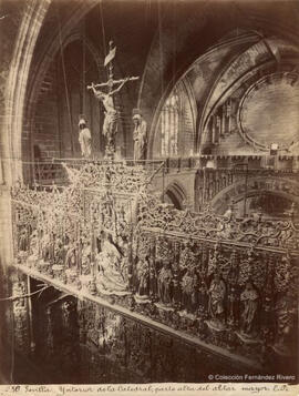 Sevilla, Catedral, retablo del altar mayor, dosel con la Piedad y los Apóstoles y el Cristo del Millón. E. Beauchy.