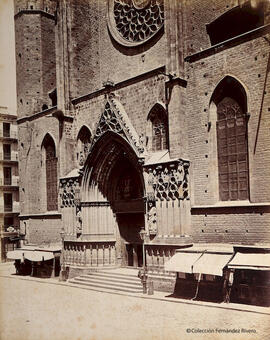 Barcelona, iglesia de Santa María del Mar, portada principal. Fotógrafo desconocido.