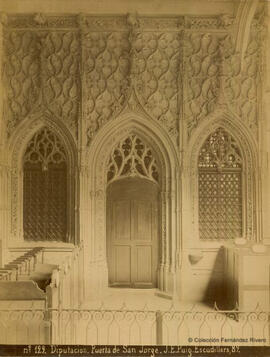 Barcelona, Puerta de la Capilla de San Jorge en la Diputación, hoy Generalidad de Cataluña. J. E. Puig.