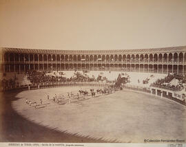 Madrid, Plaza de toros de la Fuente del Berro o de Goya, inicio de una corrida: el paseillo. J. Laurent y Cia.