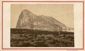 Gibraltar, el Peñón desde una playa en la actual zona de Campamento. Dautez