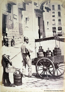 Valencia, horchateros con su carro en la actual plaza de Décimo Junio Bruto. J. Laurent y Cia.
