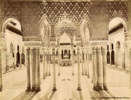 Granada, Alhambra, Patio de los Leones. Garzón fotógrafo.