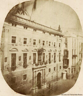 Barcelona, fachada del hoy palacio de la Generalidad de Cataluña, engalanada con motivo de la visita de Isabel II en septiembre 1860. Mariano Bellver.