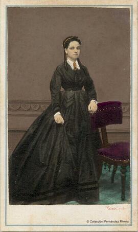 España, retrato de dama coloreado, firmado por el iluminador Valentí. Fotógrafo desconocido.