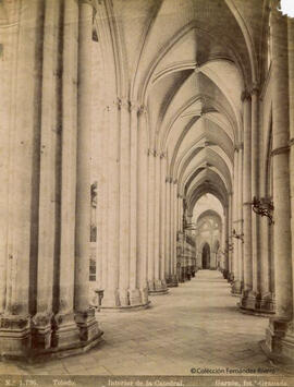 Toledo, Catedral, nave interior. Garzón fotº.