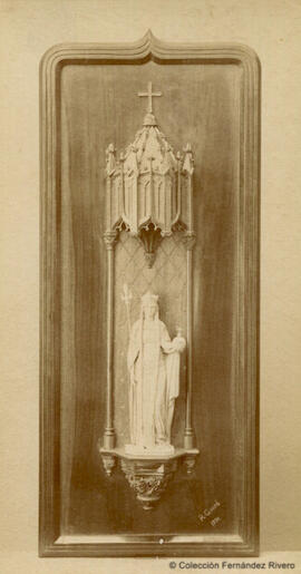 Málaga, reproducción de una talla en madera de la Virgen, de R. Grund, medalla de oro en la Exposición Regional de Málaga, en el año 1893. Rojo, Camps y Cía.