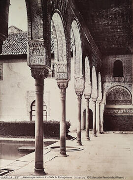Granada, Alhambra, lateral del patio de los Arrayanes. J. Laurent.