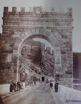 Alcántara (Cáceres), arco romano en el Puente. Charles Clifford