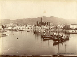 Málaga, panorámica de la ciudad tomada desde lo alto de la Farola. Fotógrafo desconocido.