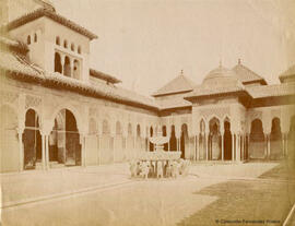 Granada, Alhambra, Patio de los Leones con la fuente. Fotógrafo desconocido.