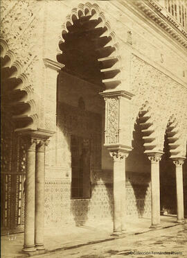 Sevilla, Alcázar, arcos lobulados en el Patio de las Doncellas. L. Masson.