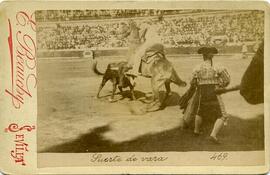 Sevilla, corrida de toros en La Maestranza, suerte de varas. E. Beauchy.